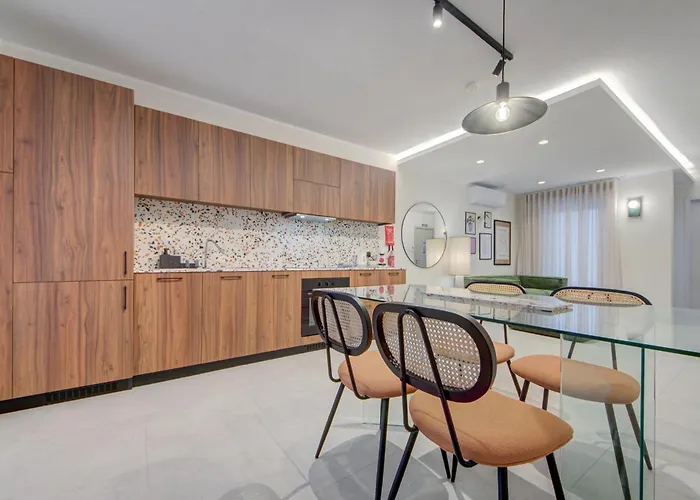 아파트 Juliet Residence, 3 , Your Away From In By Sf Homes 그지라