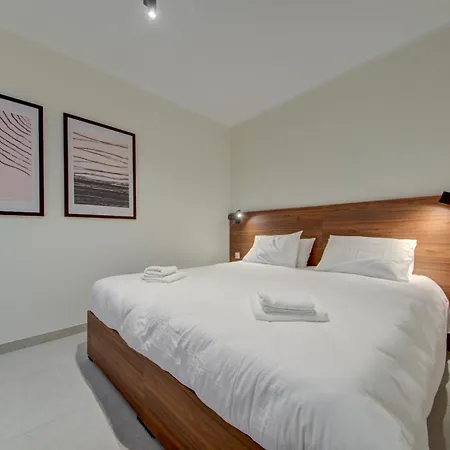 Apartment Juliet Residence, 3 , Your Away From In By Sf Homes