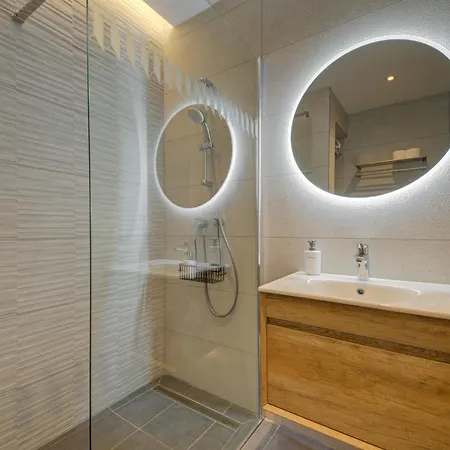 Apartment Juliet Residence, 3 , Your Away From In By Sf Homes *
