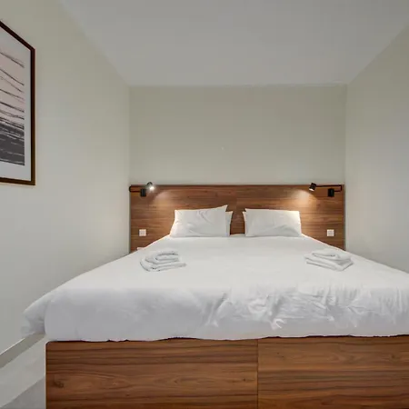 Juliet Residence, 3 , Your Away From In By Sf Homes Apartment *