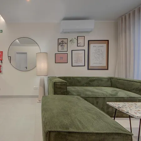 Juliet Residence, 3 , Your Away From In By Sf Homes Apartment *