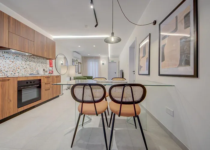 Juliet Residence, 3 , Your Away From In By Sf Homes Apartament